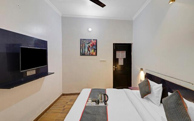 OYO Townhouse 880 Saffron Hotel  Banquet