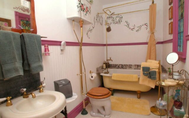 Wikiup Bed & Breakfast