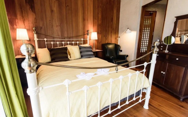 Rimrabeang Amphawa Cafe and Suite