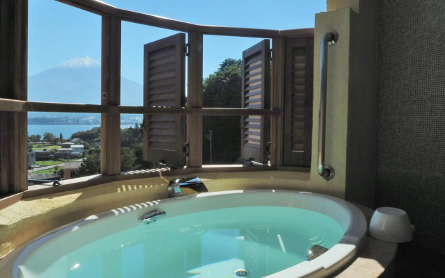 Отель La Vista Fuji Kawaguchiko