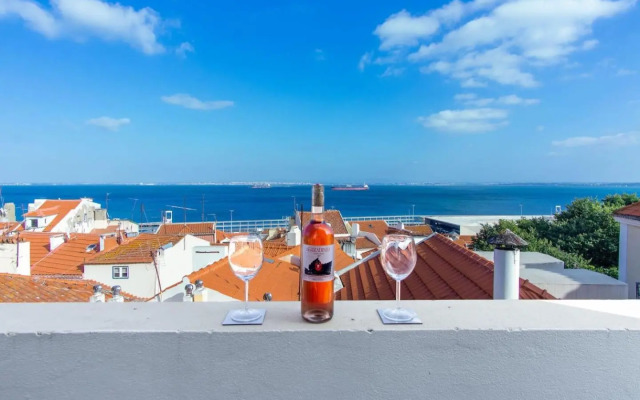 Lovelystay - Turquoise River View II