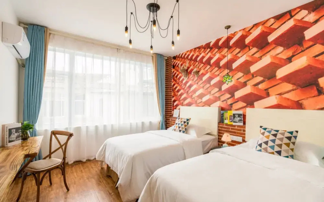 Hand painted art home
