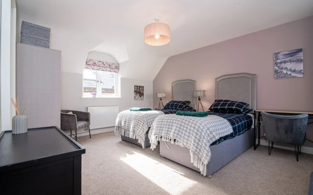 Elegant Ludlow Haven: 4Bed Ultimate Tranquility