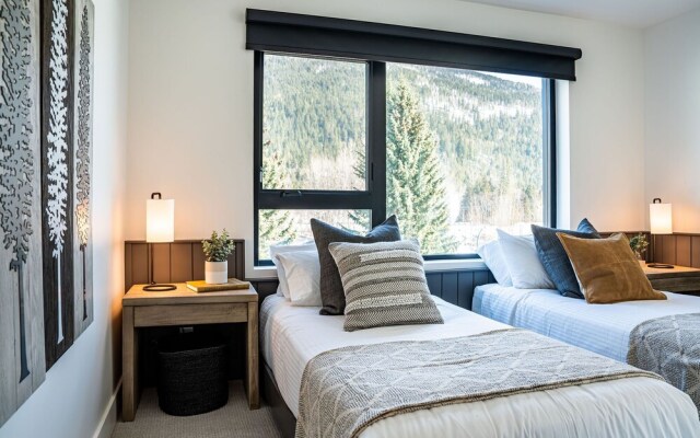 The Big Deck by Revelstoke Vacations