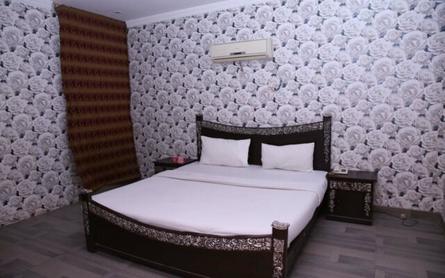 Family Hotel Davis Road Lahore