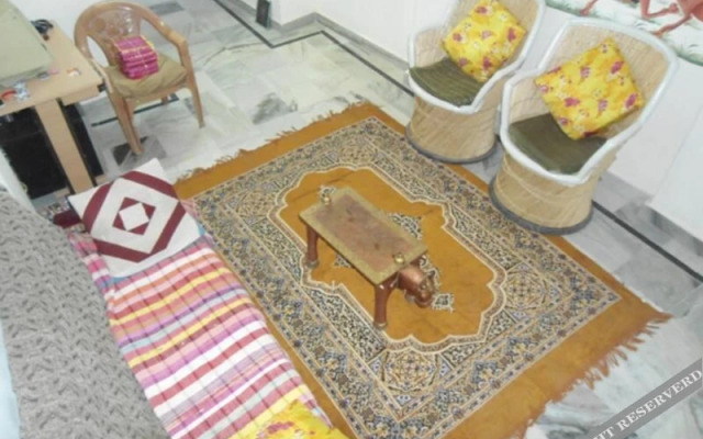 Tanu Guest House