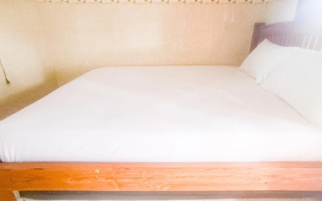 Astri Homestay Carkranegara Mataram Mitra RedDoorz – Guest Rooms – Mataram