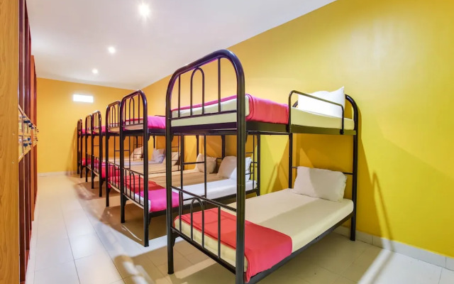 SPOT ON 89623 Nawawi's Backpackers