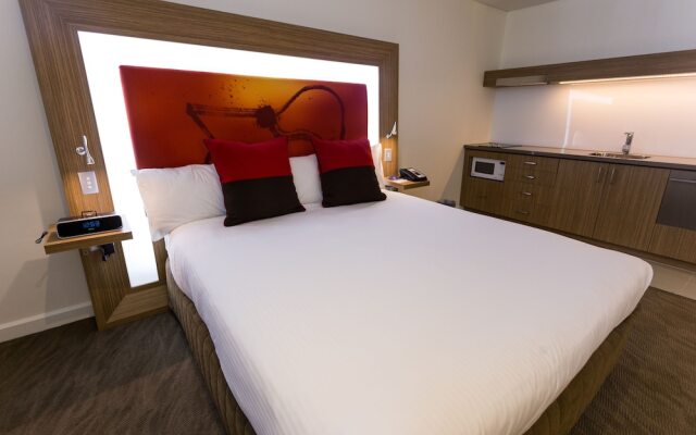 Novotel Sydney West HQ Hotel