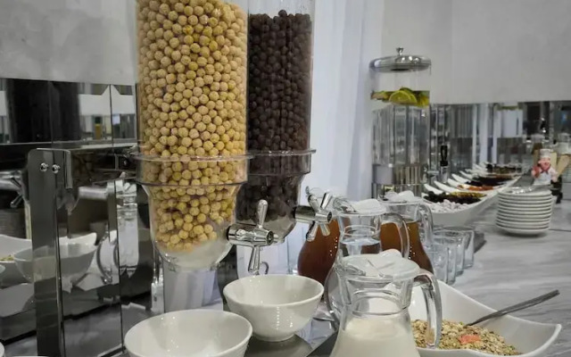 Отель Saroy Gardens