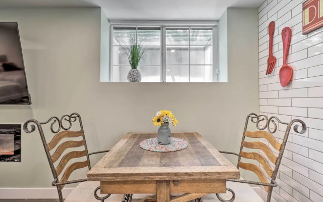 1 Mi to Riverwalk: Downtown Reno Studio w/ Patio!