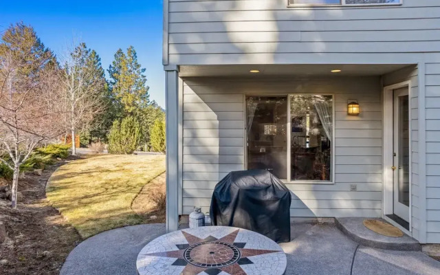 Flagline Trail 5 Bedroom Home by RedAwning