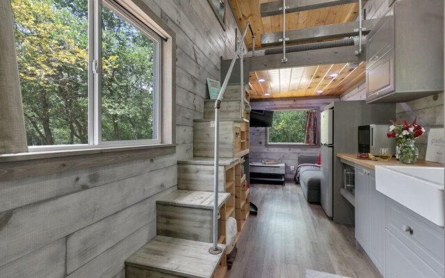 Stunning Modern Tiny Home W/grill
