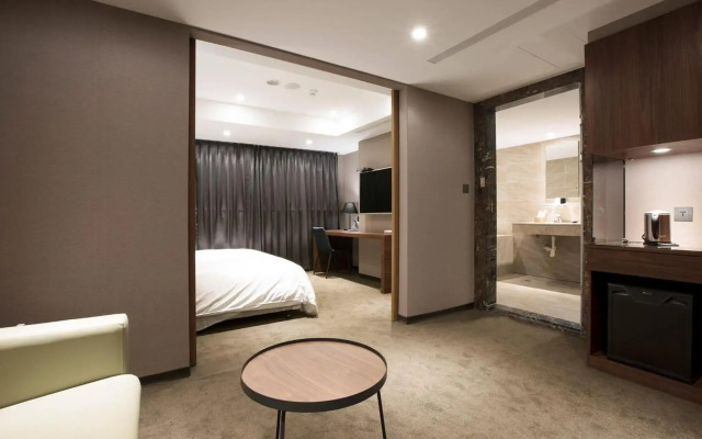 Noble Hotel