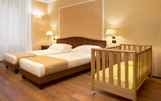 Lancaster Hotel