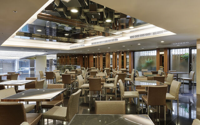 Delton Hotel Love River