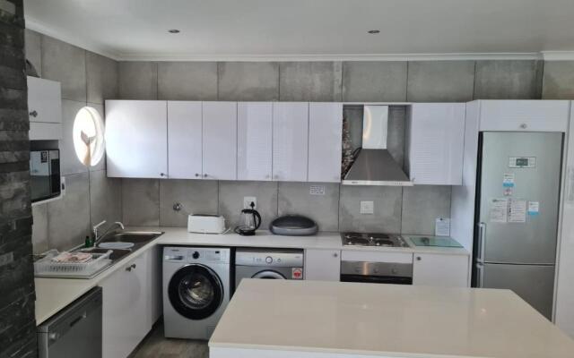 Point Village Accommodation - Santos 23