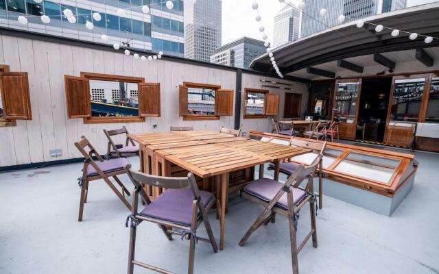 Luxury Canary Wharf House Boat Room 6