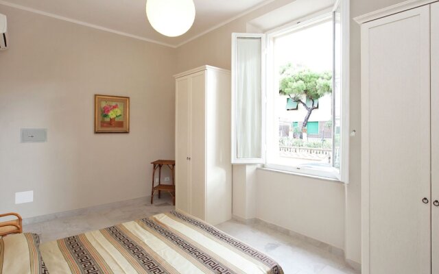 Elegant Holiday Home With Terrace, Parking, Fenced Garden