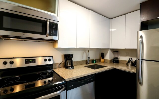 Bayshore Chic Apartment with Marina View