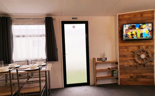 Whitstable Caravan - 5 Minutes Away From the Beach