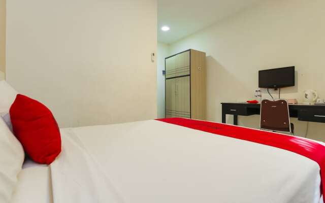 RedDoorz near Universitas Sebelas Maret