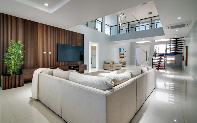 Luxury Oceanfront Villa Fully Staffed Pool Jacuzzi Movie Theatre
