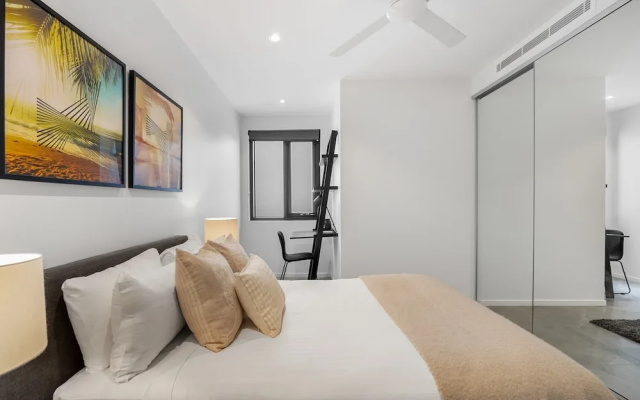 Coastal Bliss: 3-bedroom Retreat With Pool – Guest Rooms – Coolum Beach