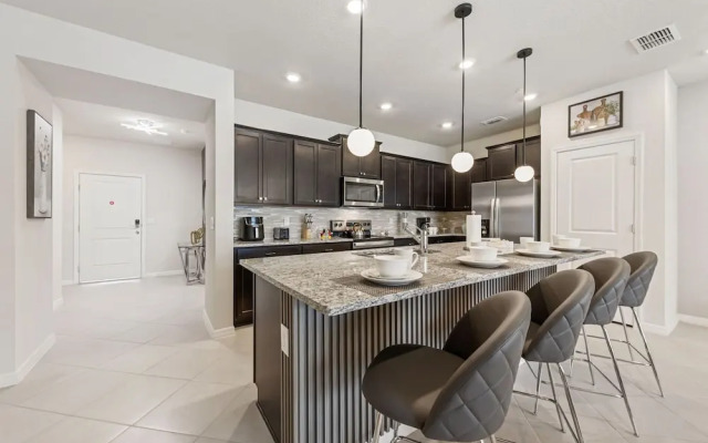 1287 Blue Paradise Way