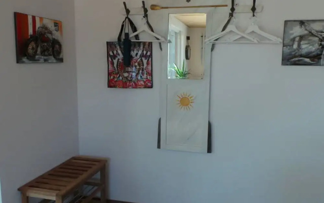 Welcoming Apartment Near Lake