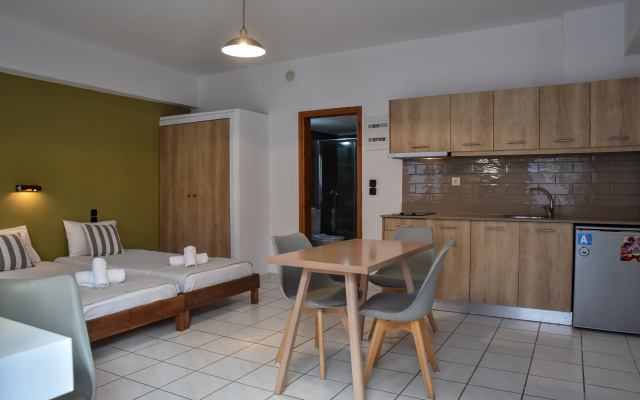 Iraklis Studios & Apartments