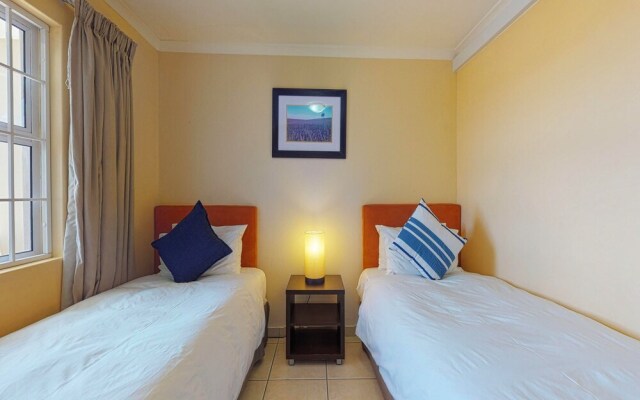 The Waves Crest Bloubergstrand