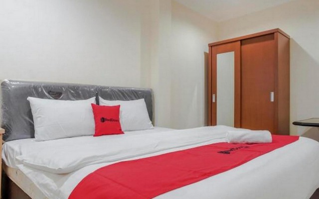 RedDoorz @ Jalan Biak Roxy Jakarta
