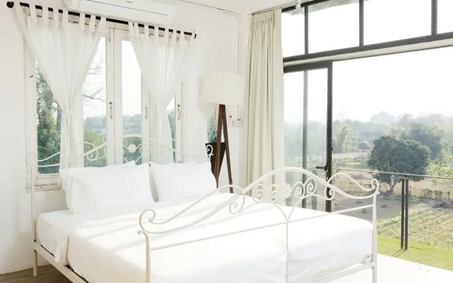 Chic 39 Bed Bar & Bakery