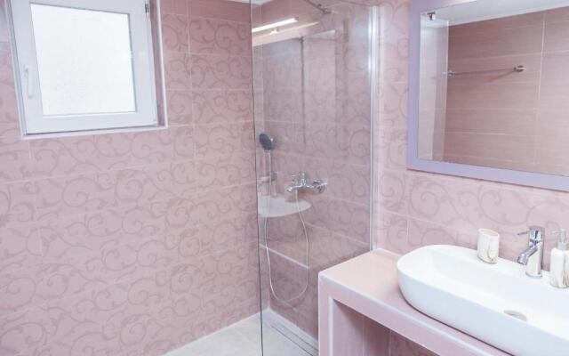 Modern 3-bedroom Apartment Next to Koridallos square