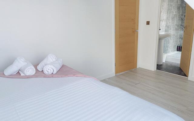 Rose Quartz (Ferndale lodge, Ferndale Rise)