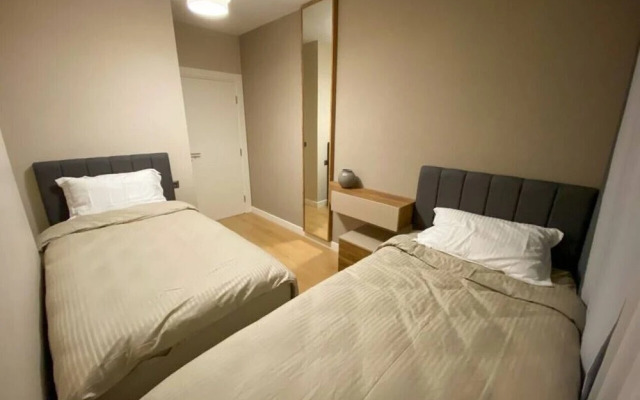 Exclusive Spacious 2 1 Apartment 2 Bathrooms - Core Living