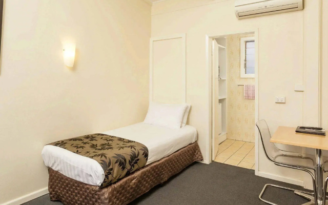 Club Motel
