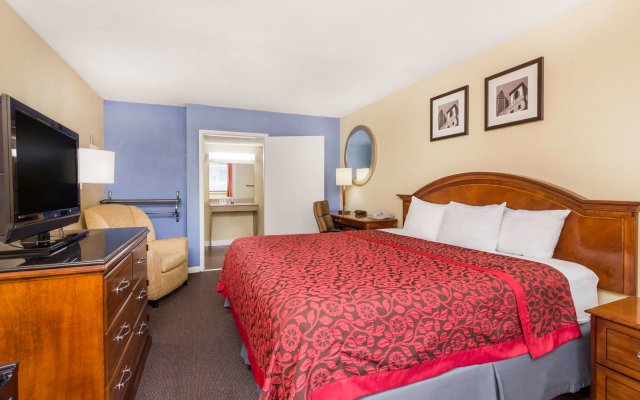 Days Inn by Wyndham College Park Airport Best Road