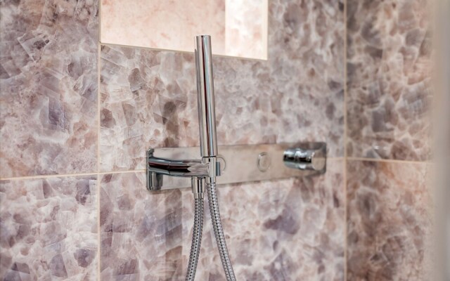 Marble Arch Suite 2-hosted by Sweetstay
