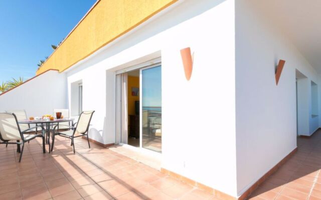 Roses Holiday Center 37940