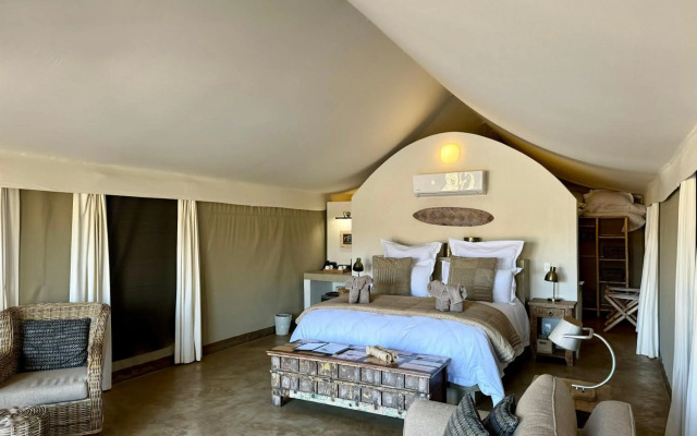 Nyati Safari Lodge