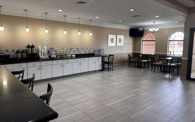 Super 8 by Wyndham Galveston