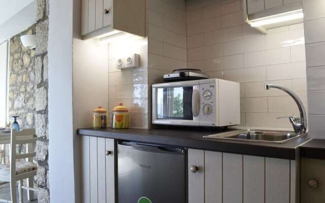 Stone studio/Amazing seaview/1km to the beach