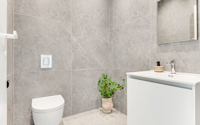 Sanders Crystal 1 - Large 4-bdr Penthouse With Shared Pool