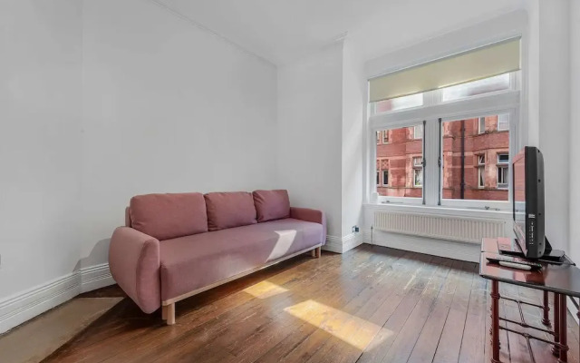 The Bloomsbury Deux by Frankie Says