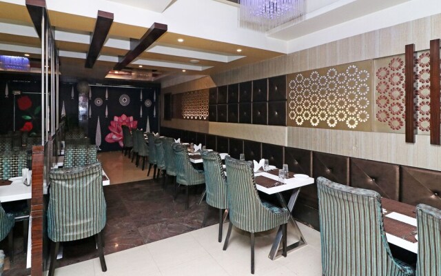 OYO 14422 Hotel Cosmos