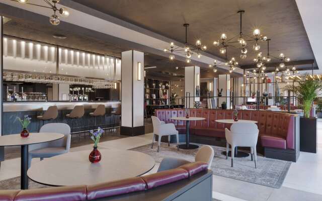 Radisson RED Hotel London Heathrow