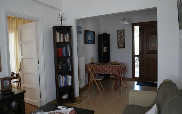 Karolos House Close To Athenian Riviera