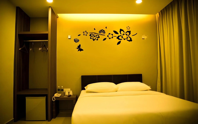 Golden Leaf Boutique Hotel